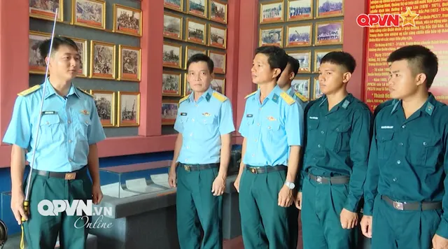 Những người lính canh trời, giữ biển