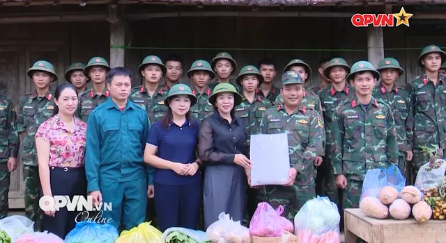 Đồng hành cùng bà con vùng lũ