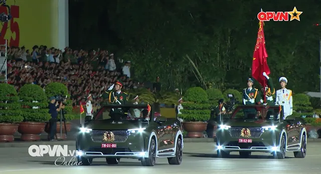 Phất cao cờ hồng tháng Tám