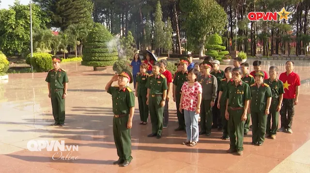 Người thắp tiếp "ngọn lửa tuổi 20"