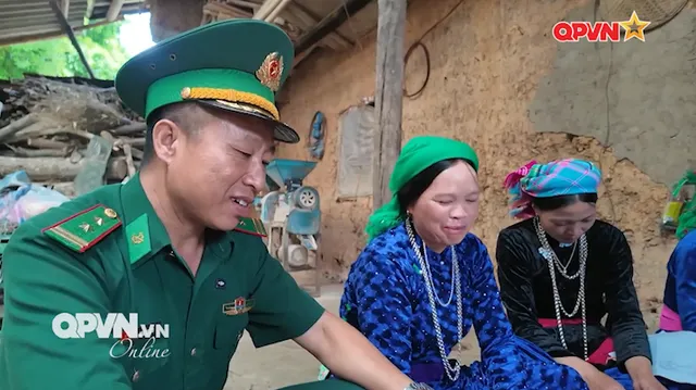 Cầu nối để gần dân